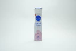 Nivea Natural Fairness Deo Spray 150 ml - image 1