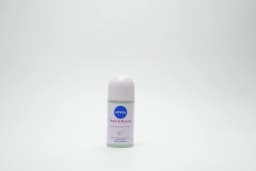 Nivea Pearl And Beauty Deo Roll On 50 ml - image 1
