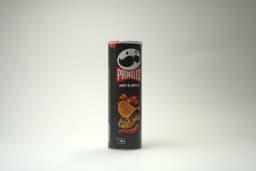 Pringles Hot And Spicy 165 g - image 2
