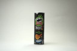 Pringles Chips Hot Kickin Sour Cream 160 g - image 1