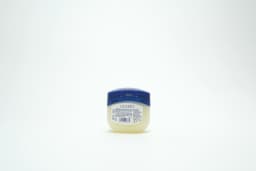 Vaseline Petroleum Jelly Cocoa Butter 100 ml - image 1
