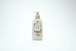 Lux Velvet Touch Handwash 250 ml - image 2