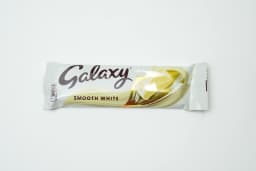 Galaxy Chocolate White Bar 38 g - image 2