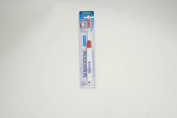 Sensodyne Elte Effective Cleaning Medium Toothbrush 1 pcs - image 1