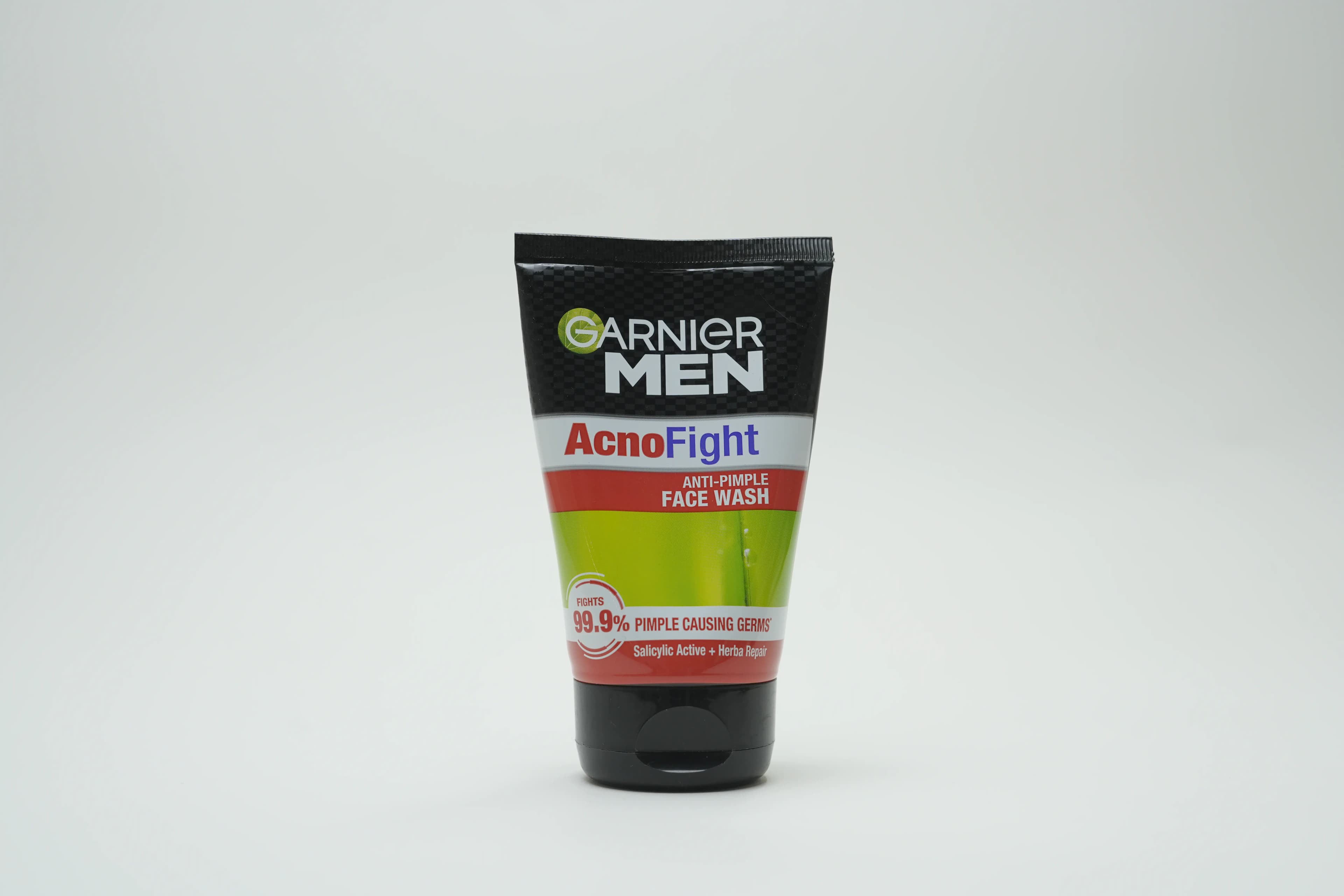 Garnier Men Acno Fight Face Wash 100 g