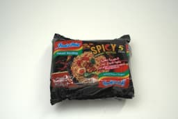 Indomie Hot Spicy Chicken Flavour Fried Noodles 83 g - image 1